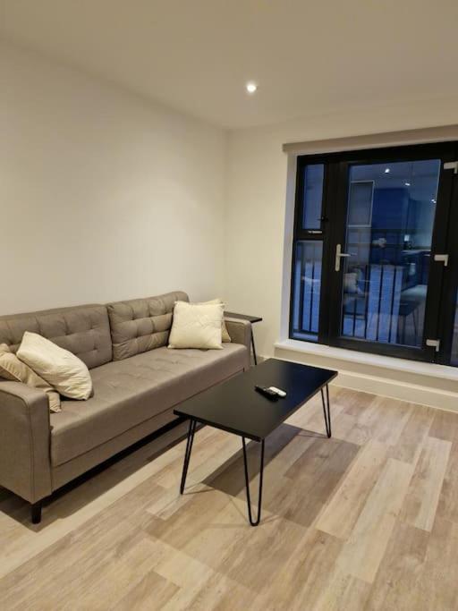 Modern-New Build Apartment In Birmingham Dış mekan fotoğraf