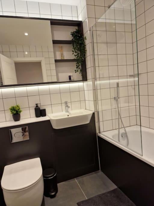 Modern-New Build Apartment In Birmingham Dış mekan fotoğraf