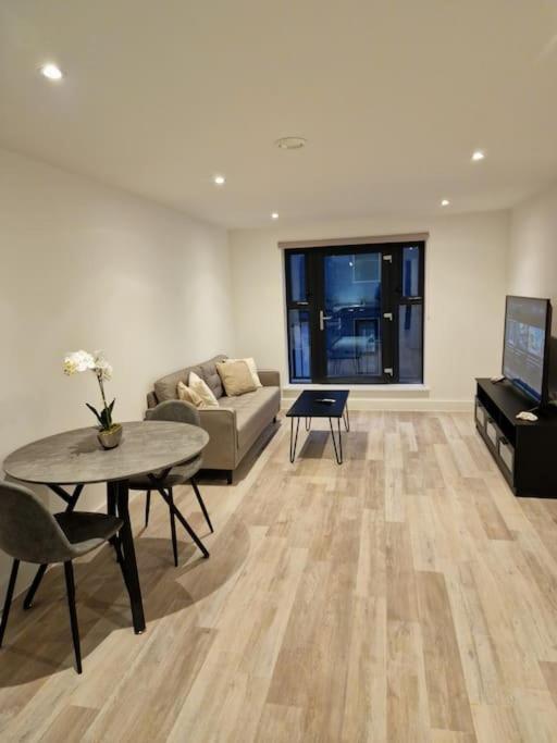 Modern-New Build Apartment In Birmingham Dış mekan fotoğraf