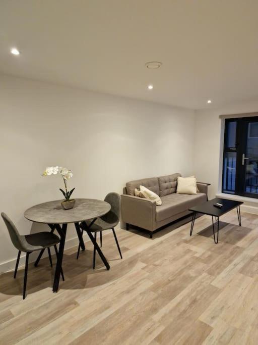 Modern-New Build Apartment In Birmingham Dış mekan fotoğraf