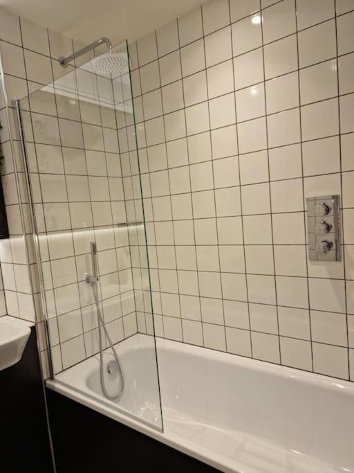 Modern-New Build Apartment In Birmingham Dış mekan fotoğraf