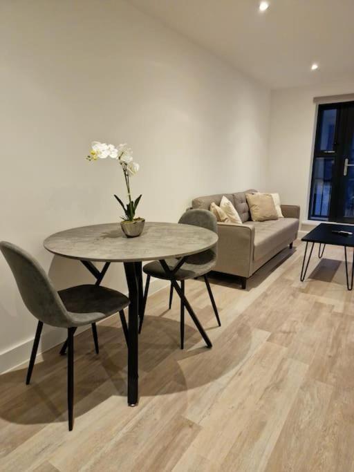 Modern-New Build Apartment In Birmingham Dış mekan fotoğraf